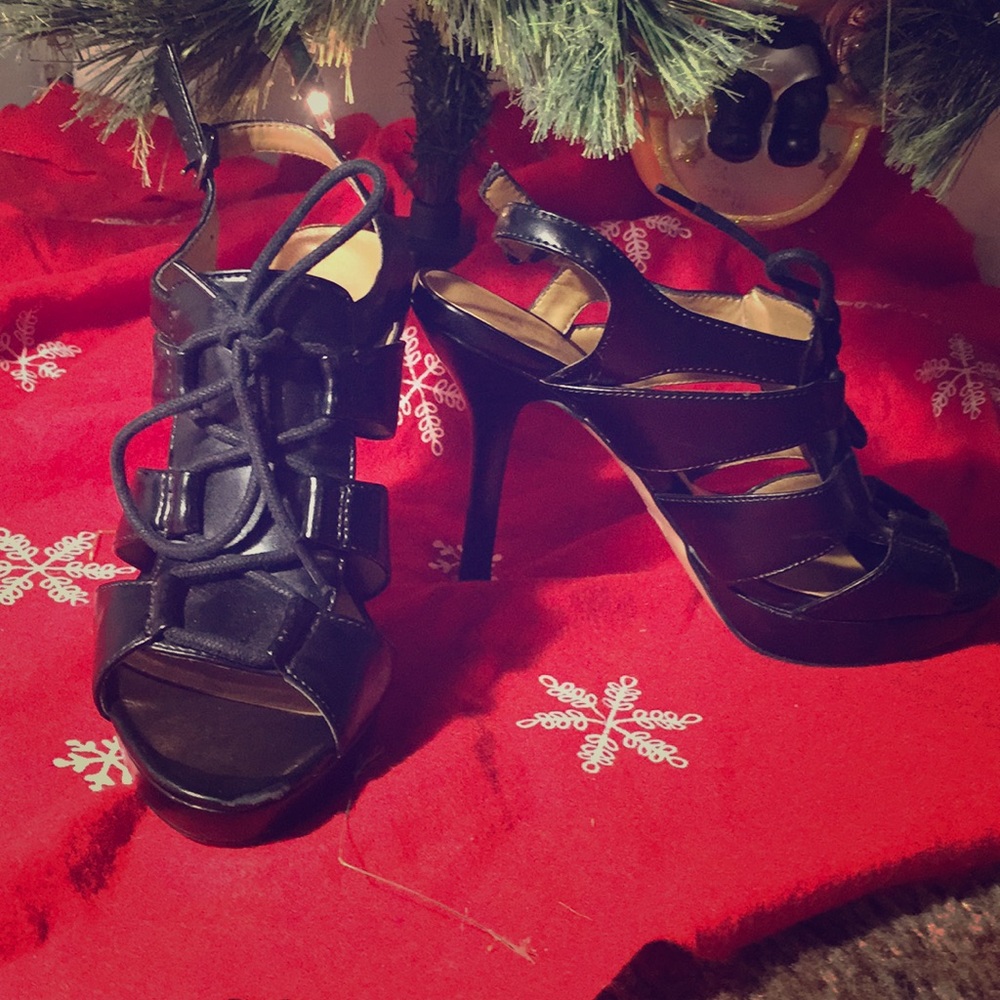 Black high heels 👠